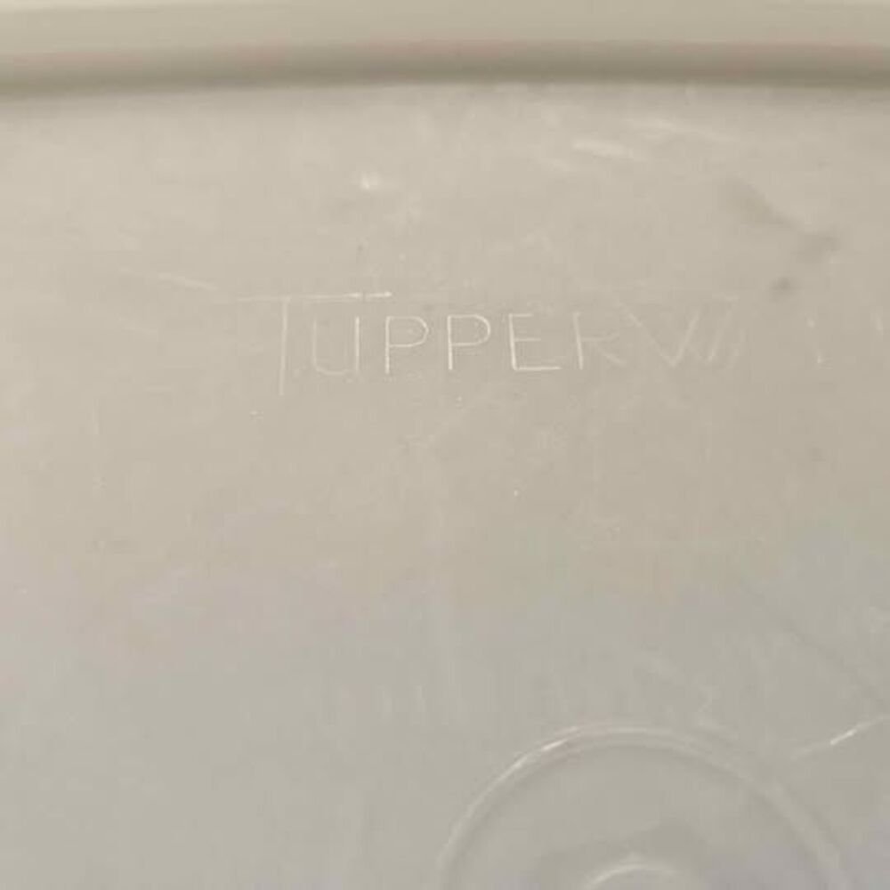 Tupperware Rectangular Replacement Lid 8-inch - Picture 3 of 5